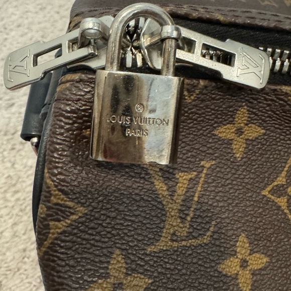 Louis Vuitton Monogram Keepall Bandoulière 55 Duffel Bag - Picture 7 of 10
